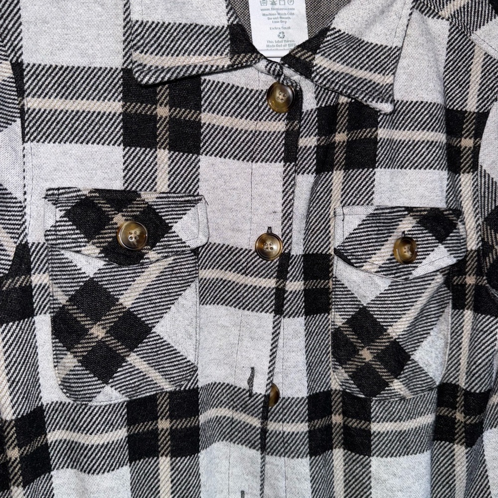 Oversized Plaid Button-Up - Picture 4 of 5